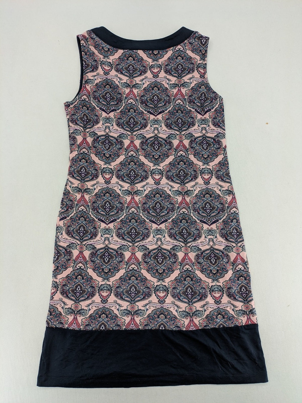 Montego pink sleeveless dress with paisley pattern and black hem, made of viscose.
