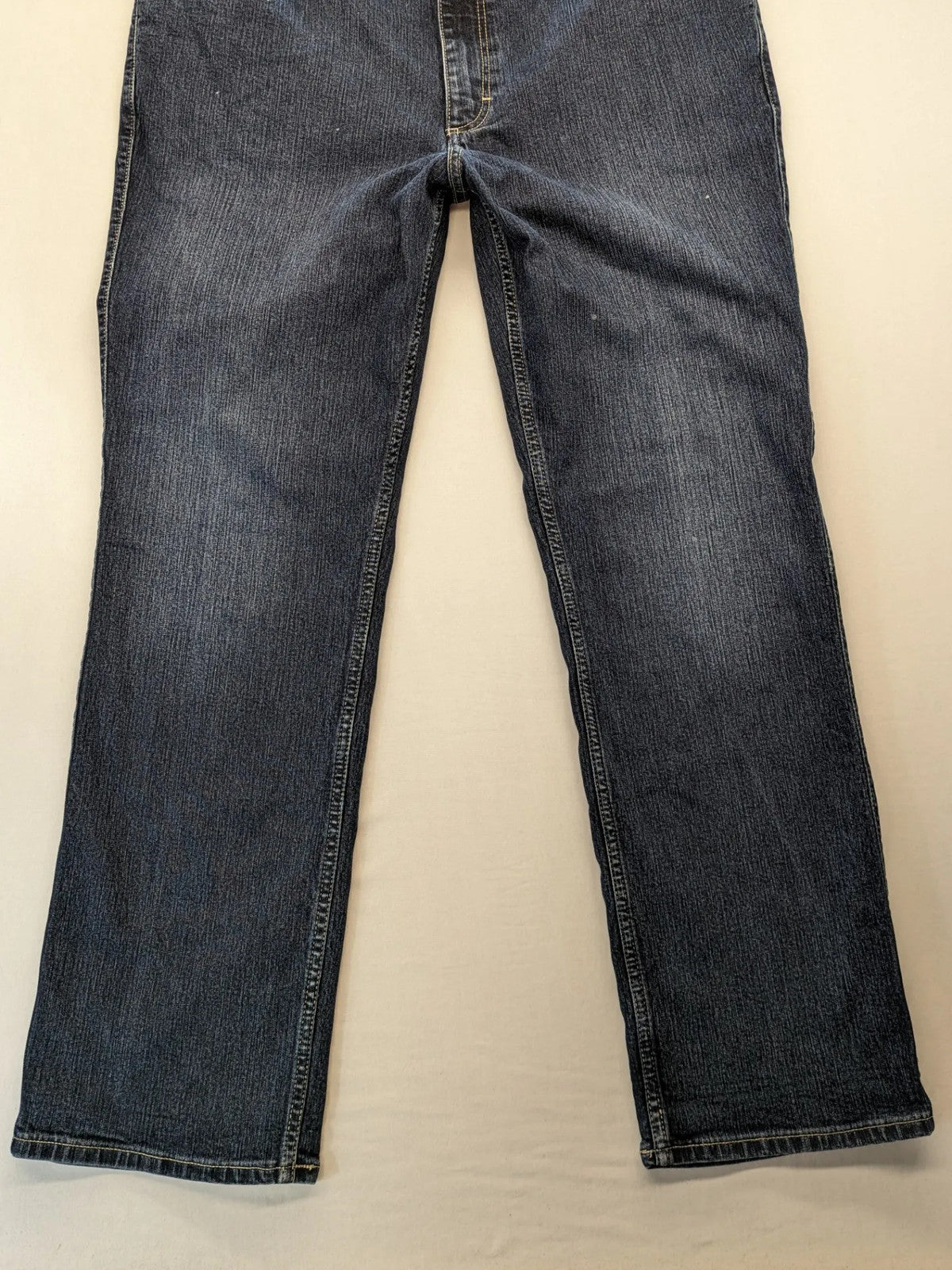Mustang straight jeans blue dark wash, robust True Denim, classic fit, zipper closure.