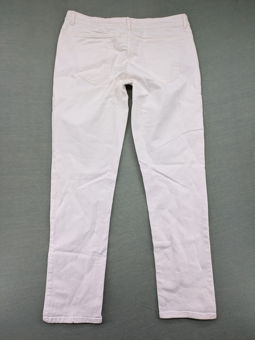 Blue Motion white tapered fit jeans with classic 5-pocket design and stretch cotton material.