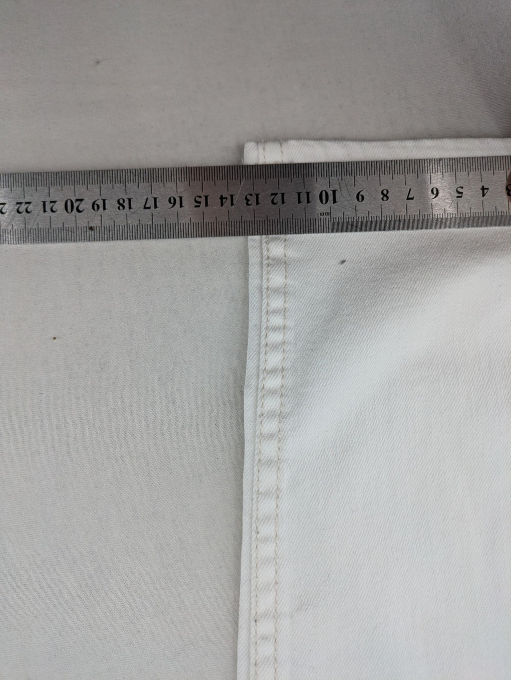 Hollister white super skinny high rise jeans with classic 5-pocket design and zipper closure.