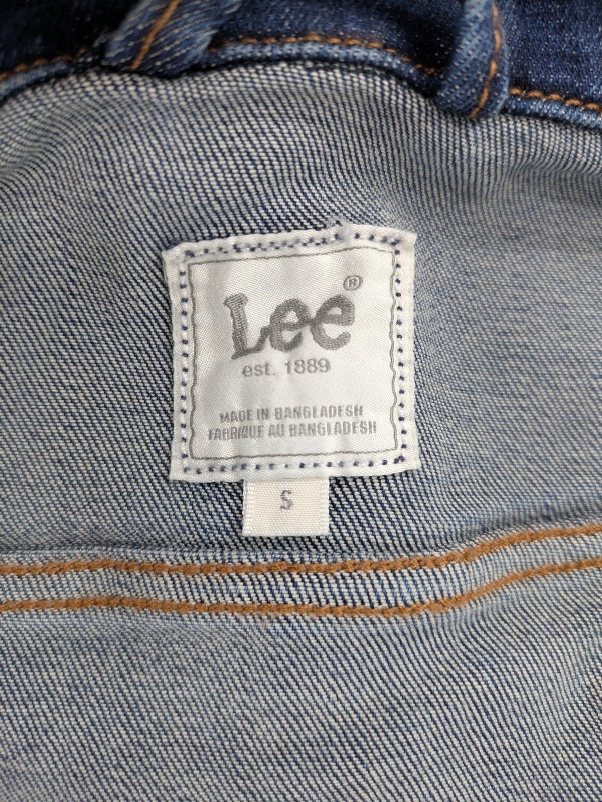 Lee blue denim jacket classic slim fit with button closure and chest pockets