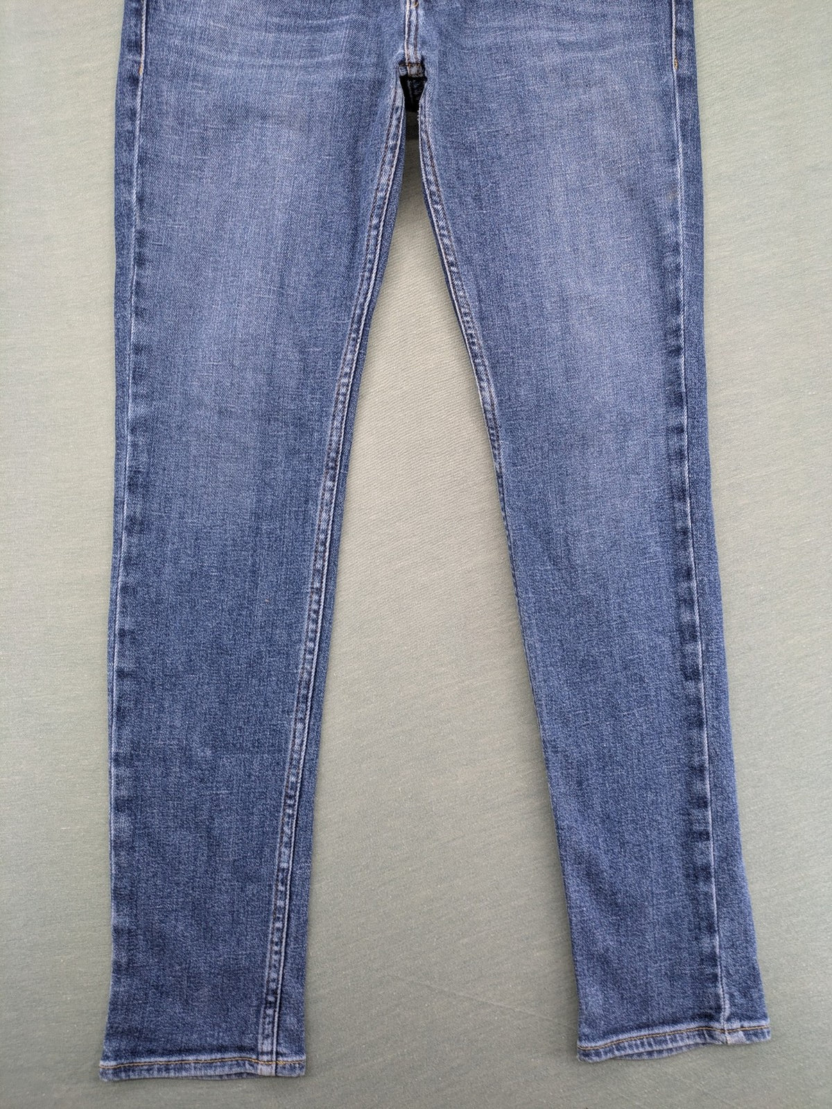 Hollister blue slim fit jeans with classic 5-pocket design and stretch denim material.