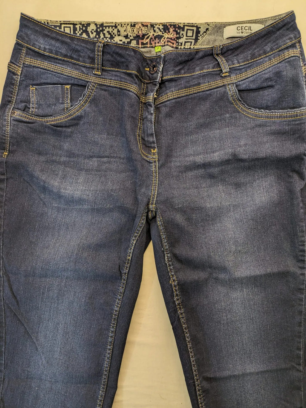 Cecil blue straight jeans with decorative inner waistband pattern and classic 5-pocket design.