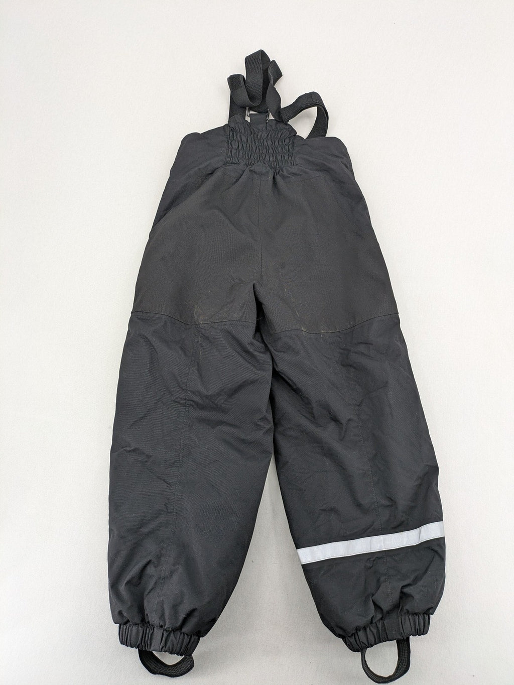 H&M grey snow overalls with adjustable straps and front zipper, durable winter wear.