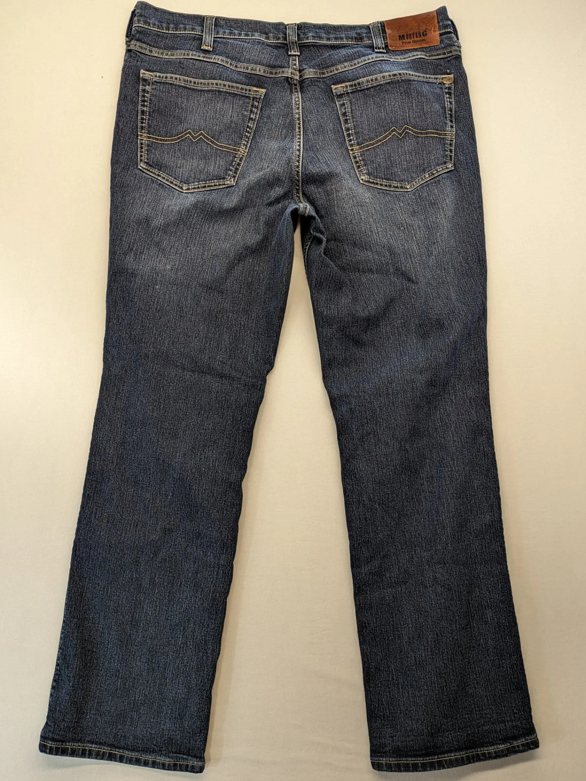 Mustang straight jeans blue dark wash, robust True Denim, classic fit, zipper closure.