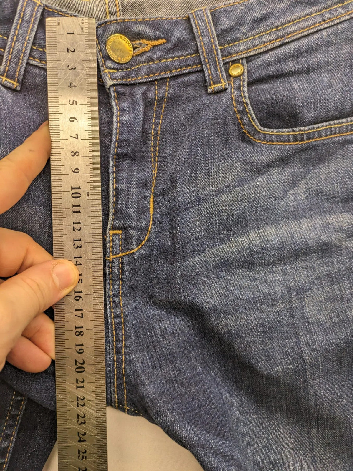 Even & Odd blue skinny jeans with five-pocket design and stretch denim material.