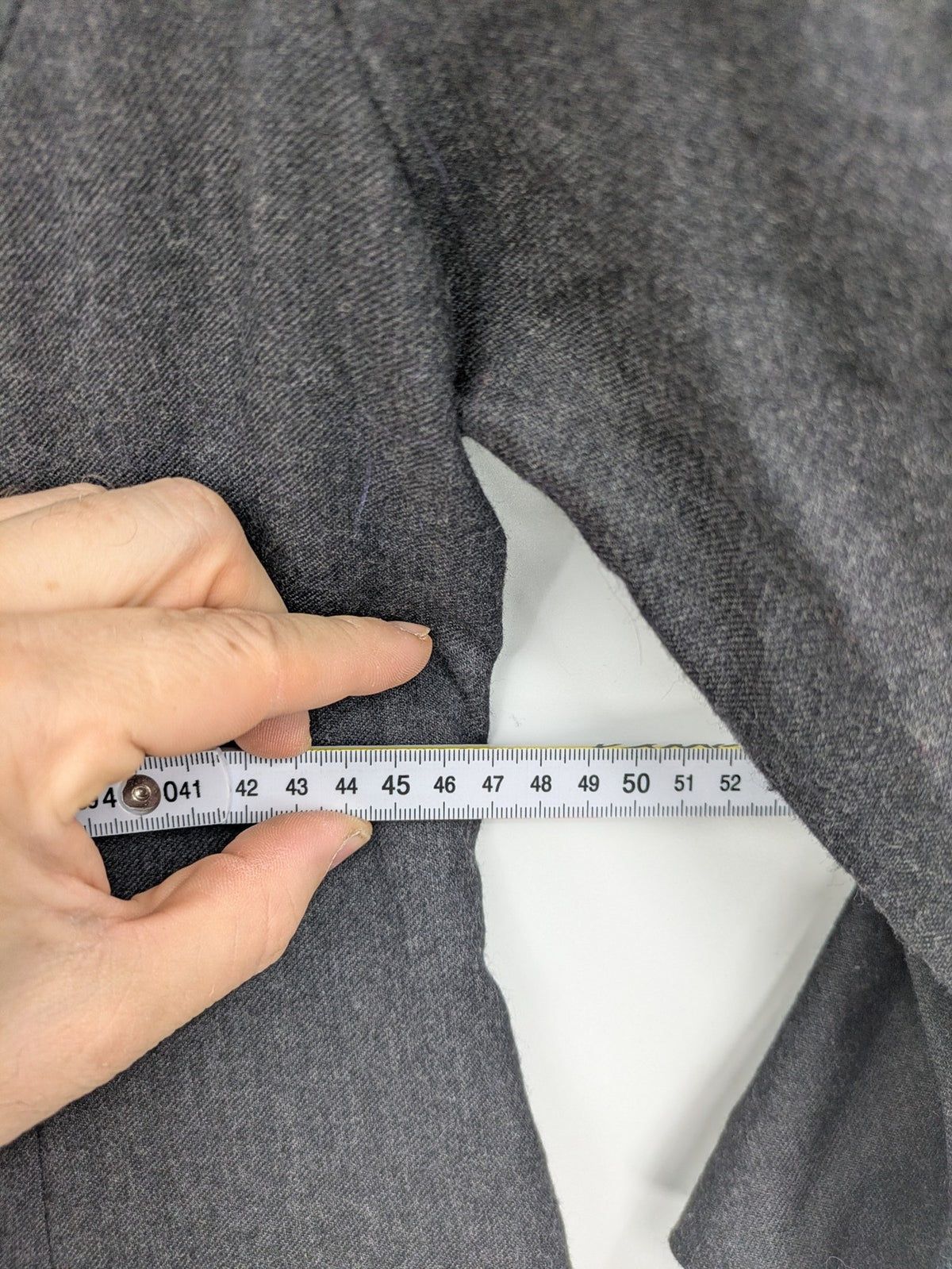 Schurwolle grey vintage coat dress with standing collar and two-way zipper.