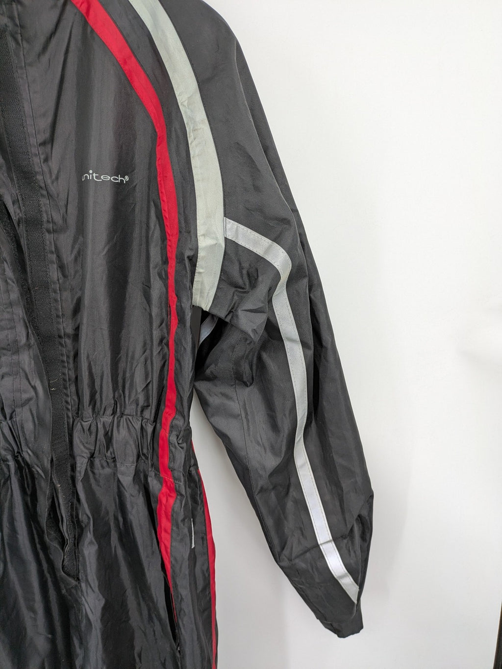 Unitech black rain suit with red reflective stripes and full zipper, size M.