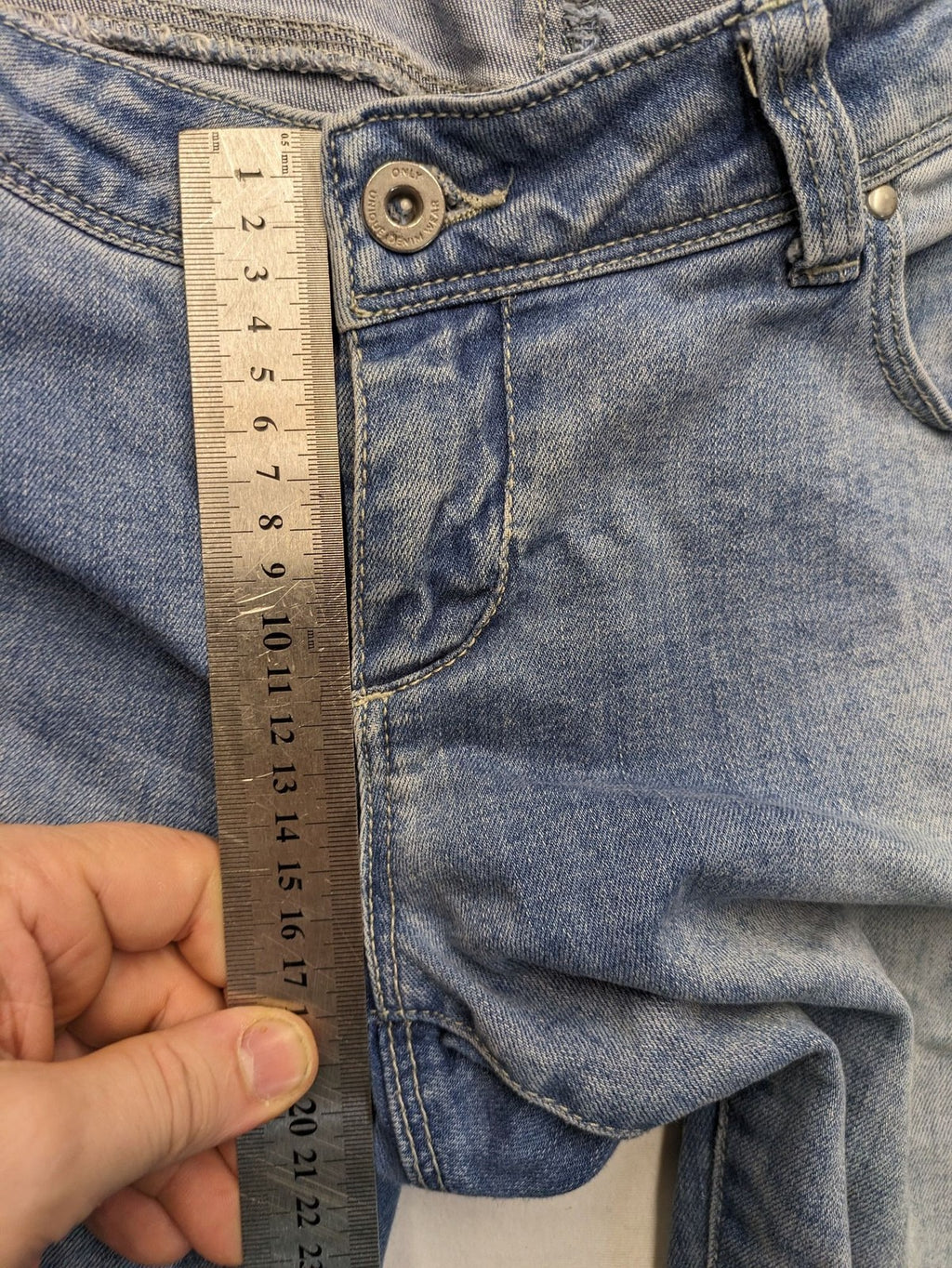 ONLY straight jeans orange pink distressed look with classic 5-pocket design and zipper.