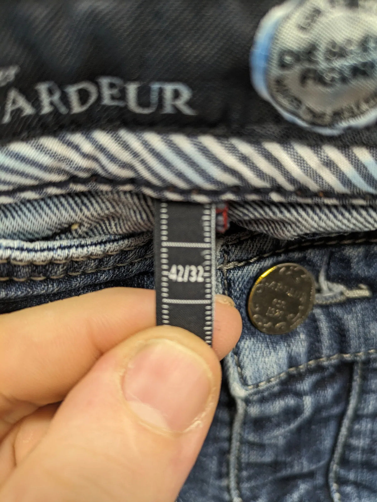 Atelier Gardeur blue straight jeans with five-pocket design and Superflex technology.
