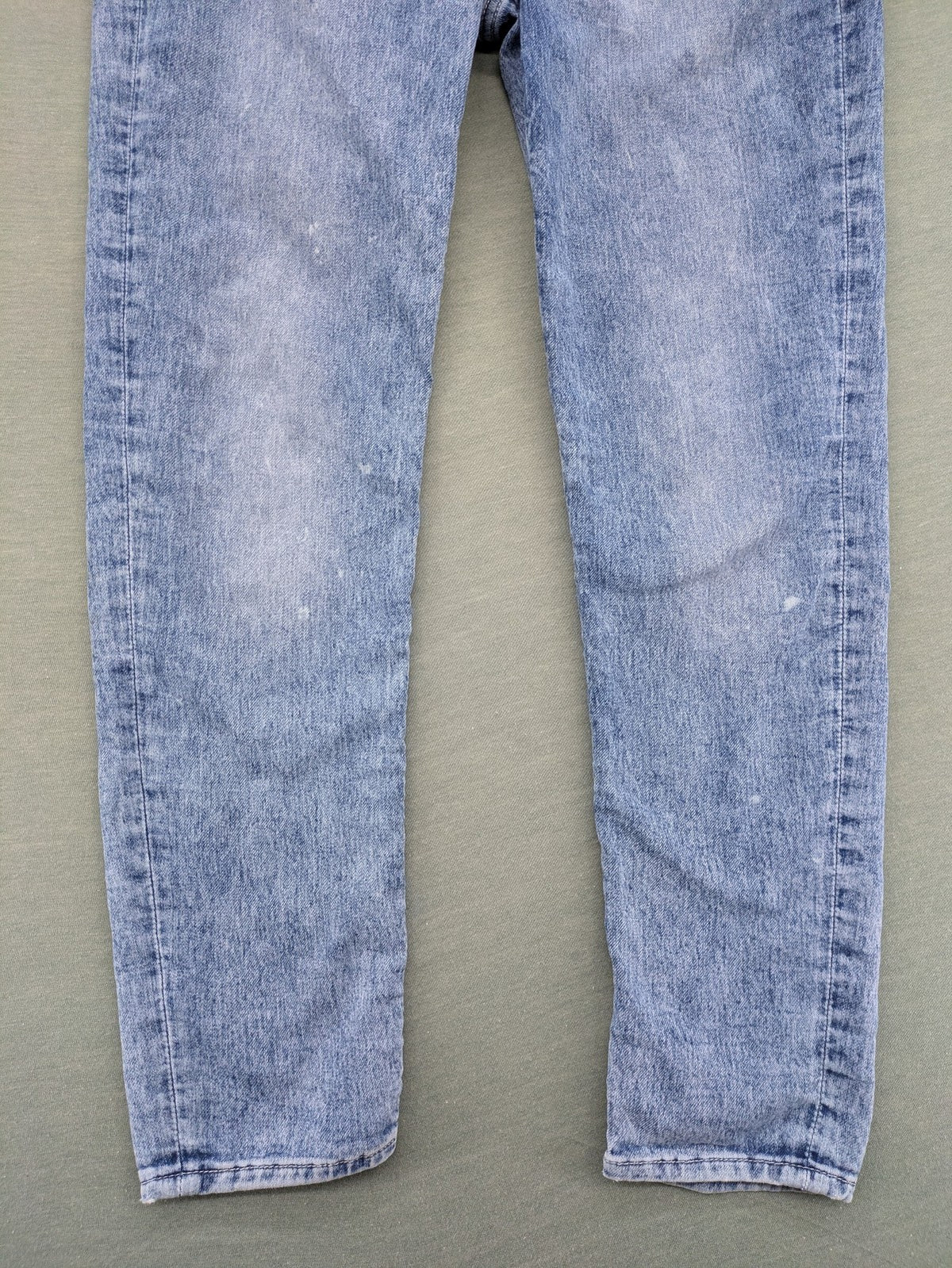 H&M blue straight jeans relaxed fit with adjustable elastic waistband and drawstring.