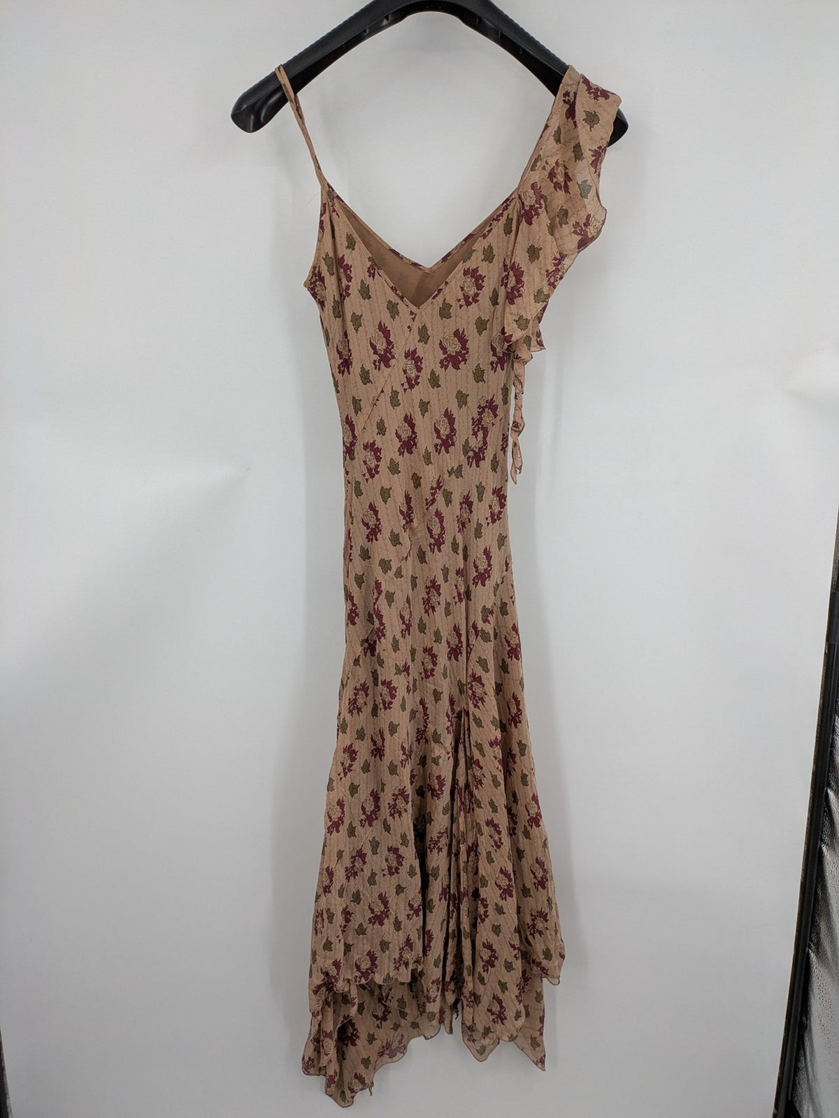Zara Woman beige bridal party dress with floral pattern and asymmetrical ruffle details.