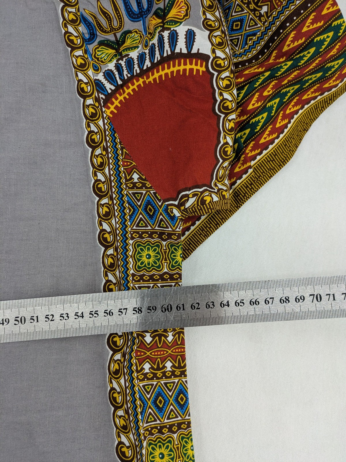 Kaftan multi Dashiki top grey with tribal patterns and front pockets, V-neck design.