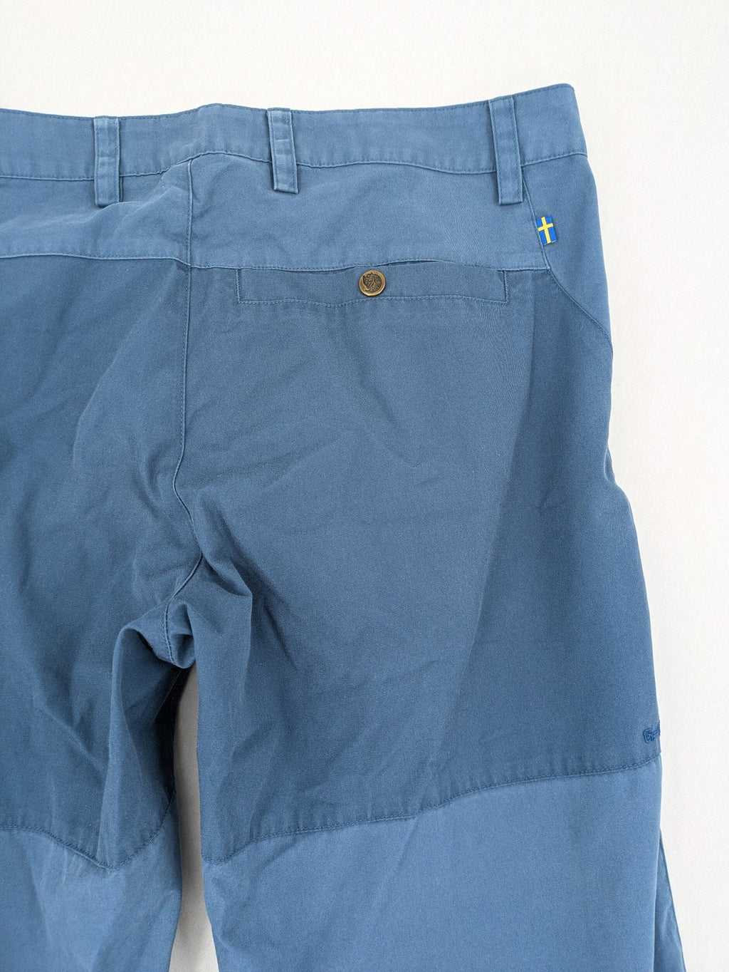 Fjällräven blue trousers G-1000 fabric, regular fit, mid waist, versatile for outdoor activities.