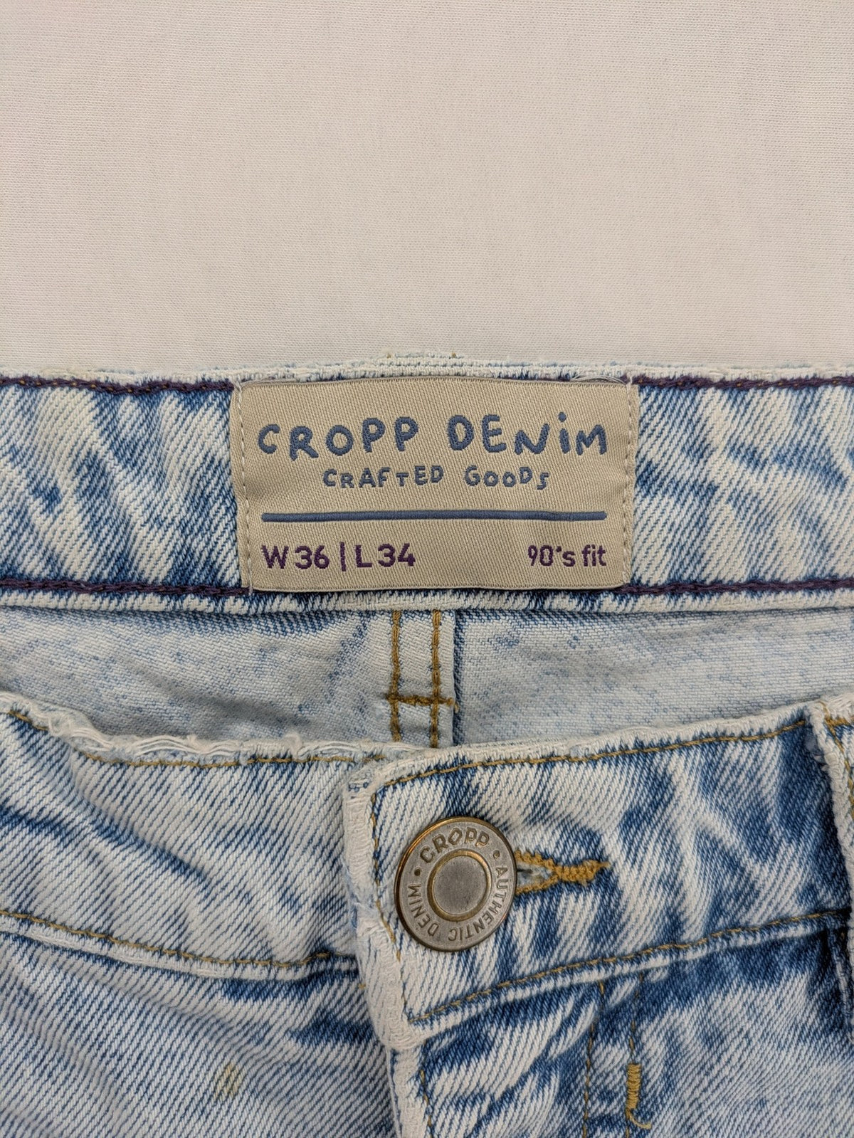 Cropp blue straight jeans 90s fit classic 5-pocket design durable denim material