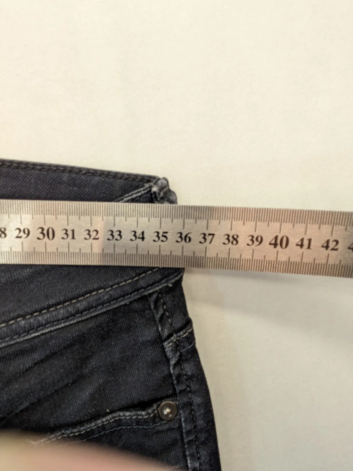Jack & Jones grey slim fit jeans with classic 5-pocket style and button closure.