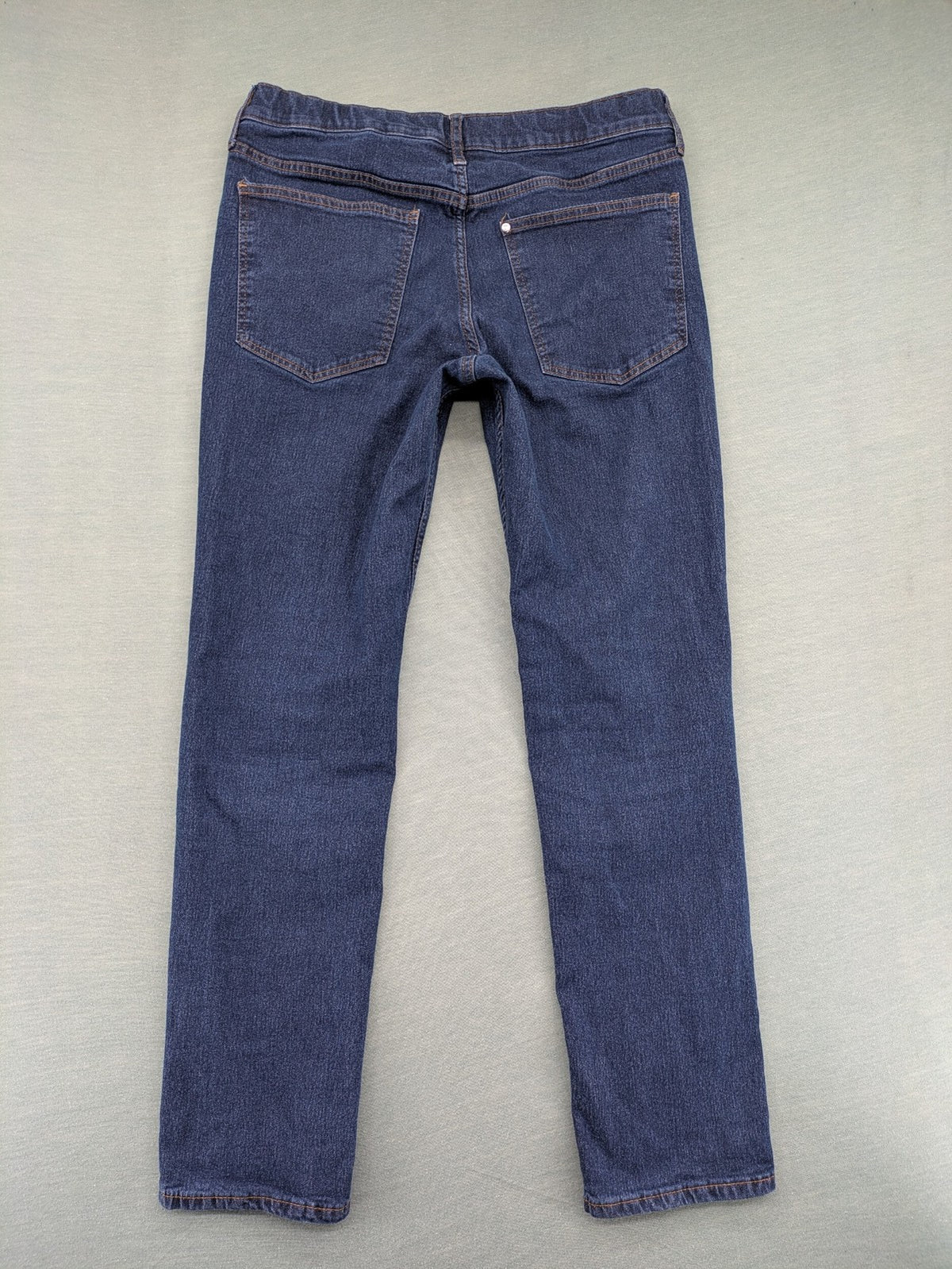 H&M blue straight jeans with adjustable waistband and classic 5-pocket design.