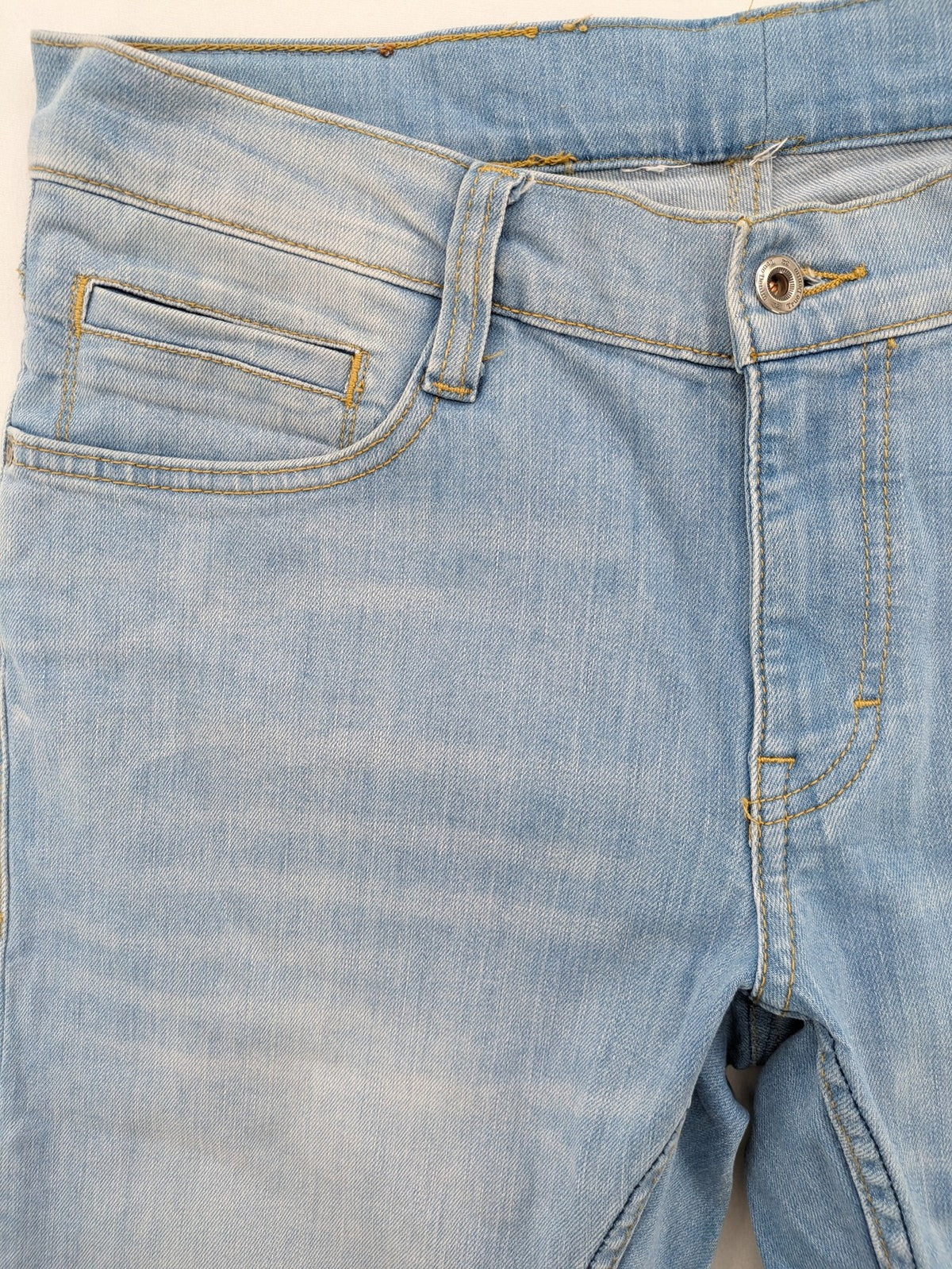 Mustang straight jeans light blue wash classic five-pocket design durable material