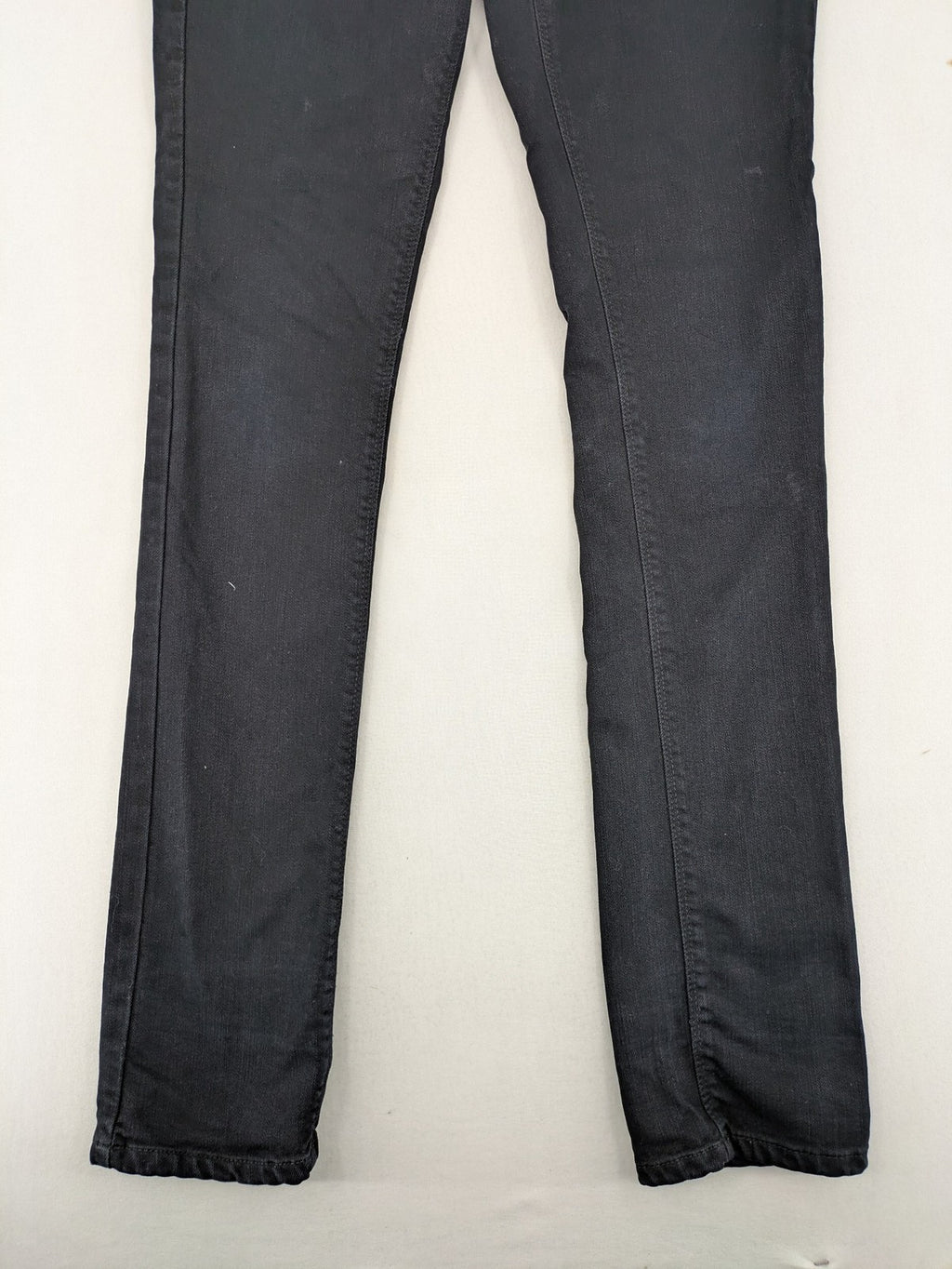 Levi's black slim fit jeans with classic 5-pocket design and zipper fly.