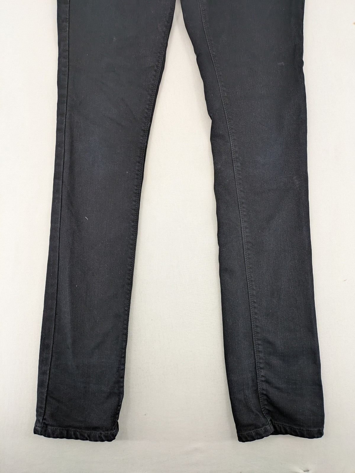 Levi's black slim fit jeans with classic 5-pocket design and zipper fly.
