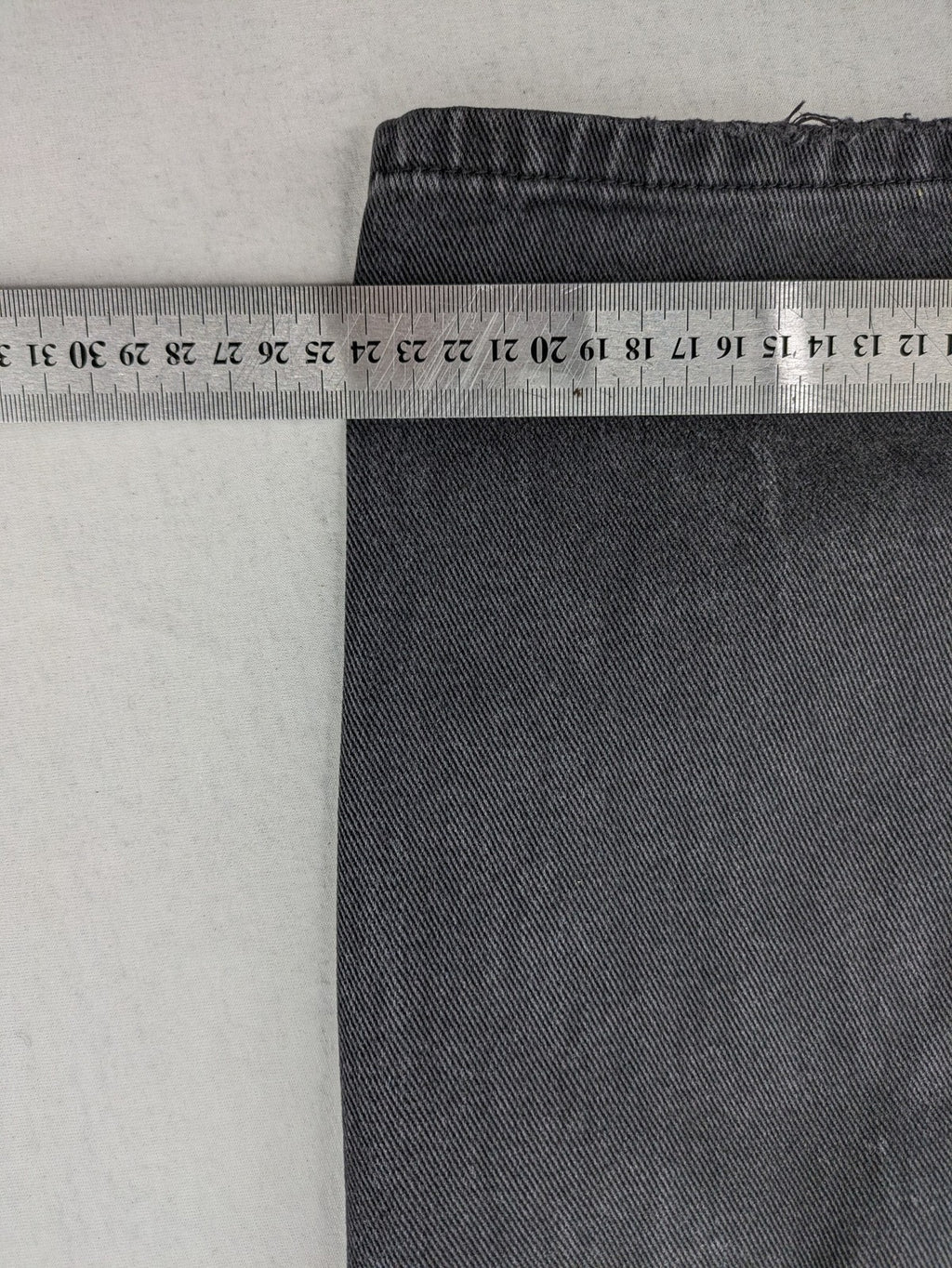 DeLorean grey straight jeans classic 5-pocket design with worn look and cotton material.
