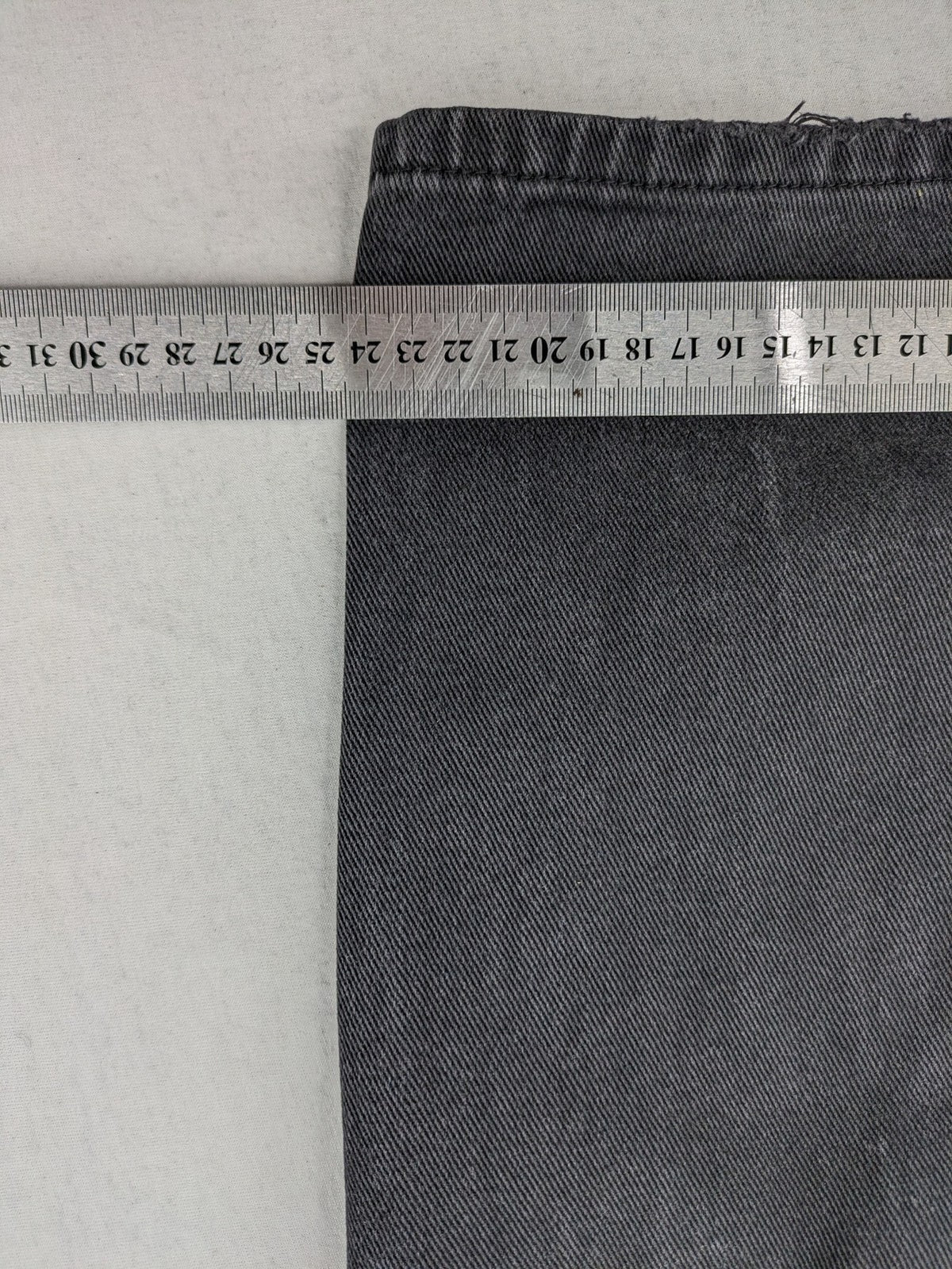 DeLorean grey straight jeans classic 5-pocket design with worn look and cotton material.