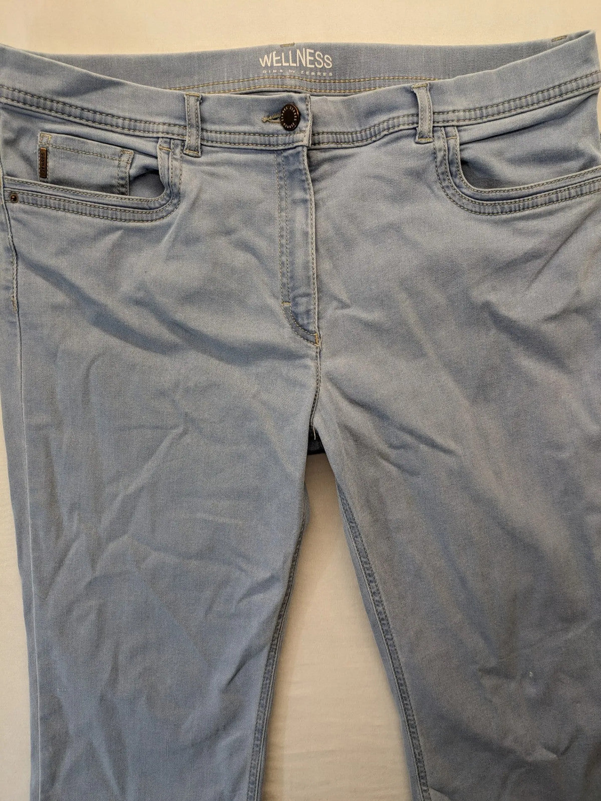 Zerres blue straight jeans 5-pocket style with stretch fabric and logo detail.