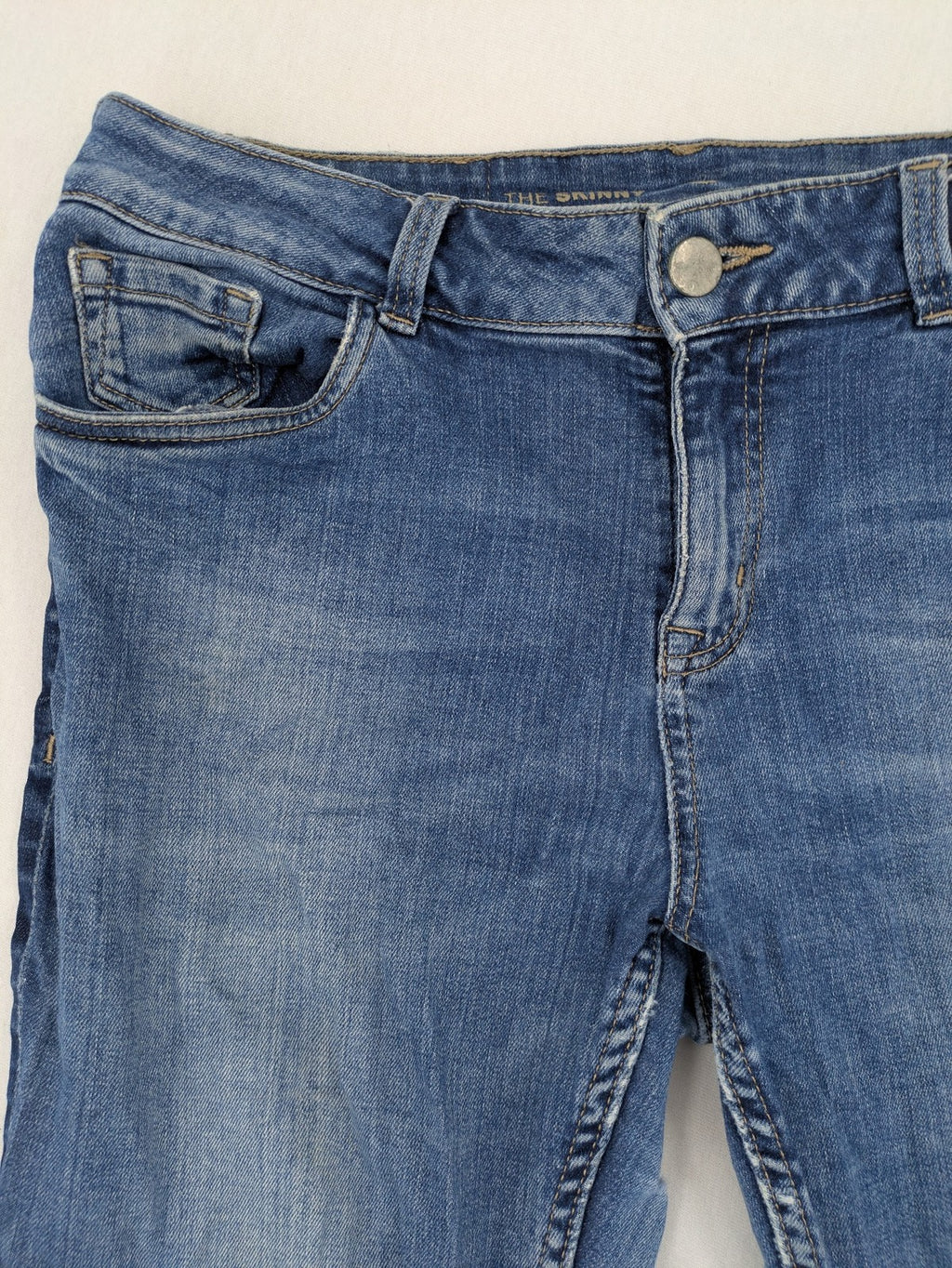 Yessica blue skinny jeans with two-tone side stripe and classic five-pocket design.