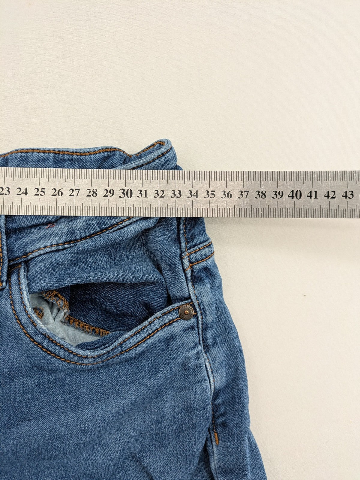 C&A blue straight jeans medium wash 5-pocket style with zipper and button closure