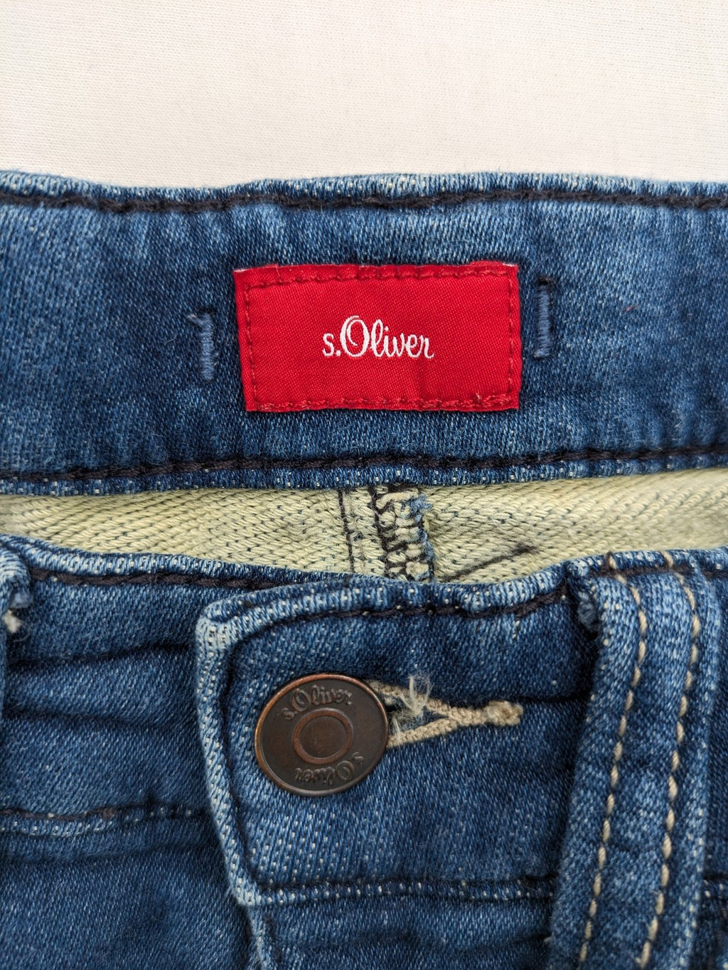 s.Oliver blue straight jeans slim fit with ripped knee details and 5-pocket style