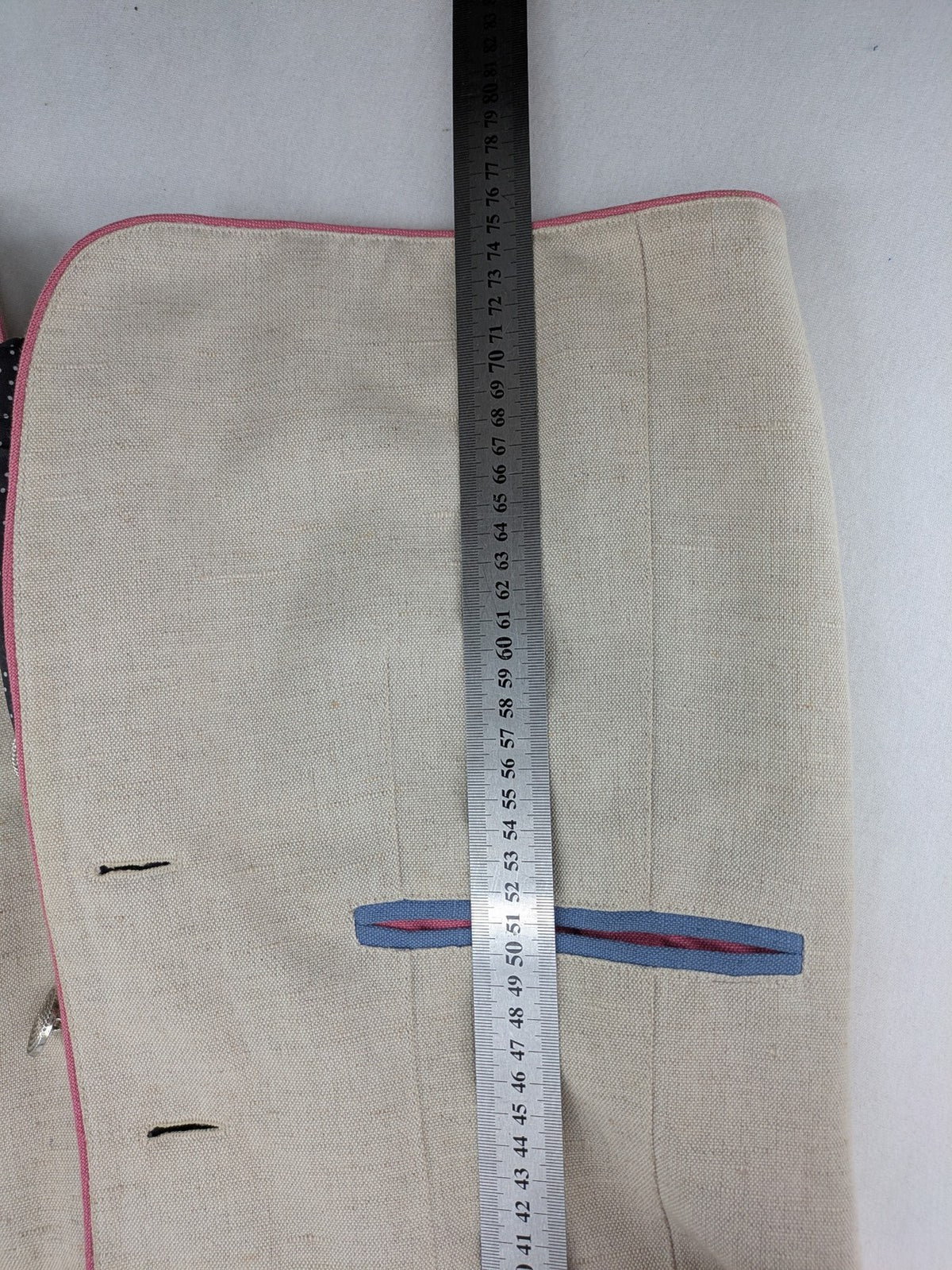 Damen Trachtenjacke beige linen look with pink and blue piping, decorative metal buttons, polka dot lining.