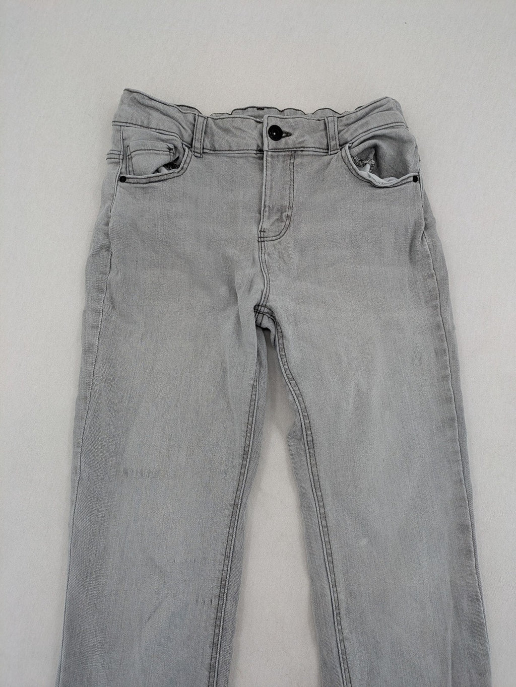 C&A grey skinny jeans for girls, soft stretch denim, classic fit, versatile wash.