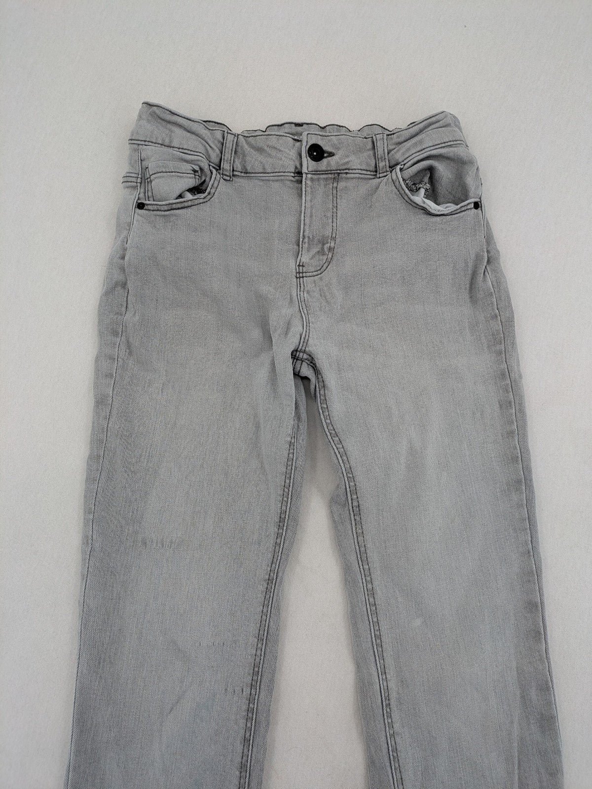 C&A grey skinny jeans for girls, soft stretch denim, classic fit, versatile wash.