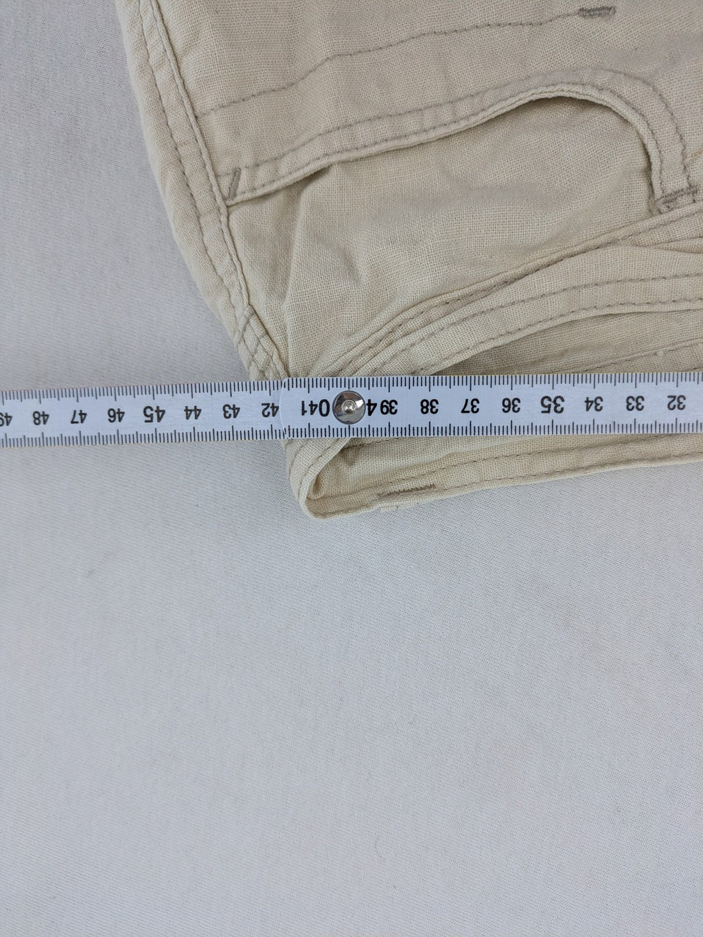 Marco Pecci beige capri pants with prominent seam details and practical pockets.