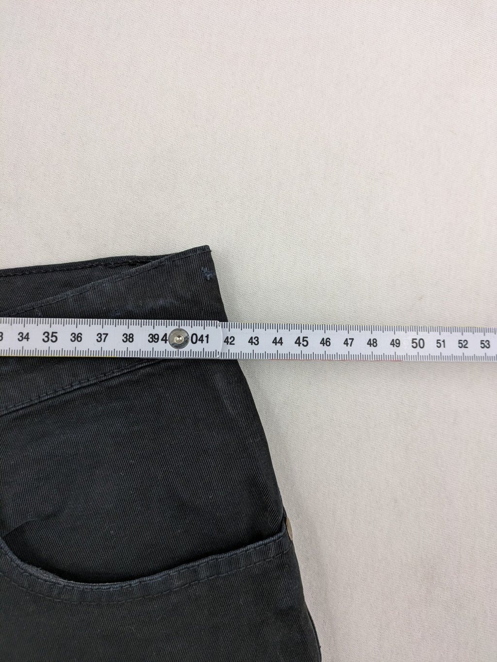 Fuel black straight jeans with 5-pocket design and branded leather patch.