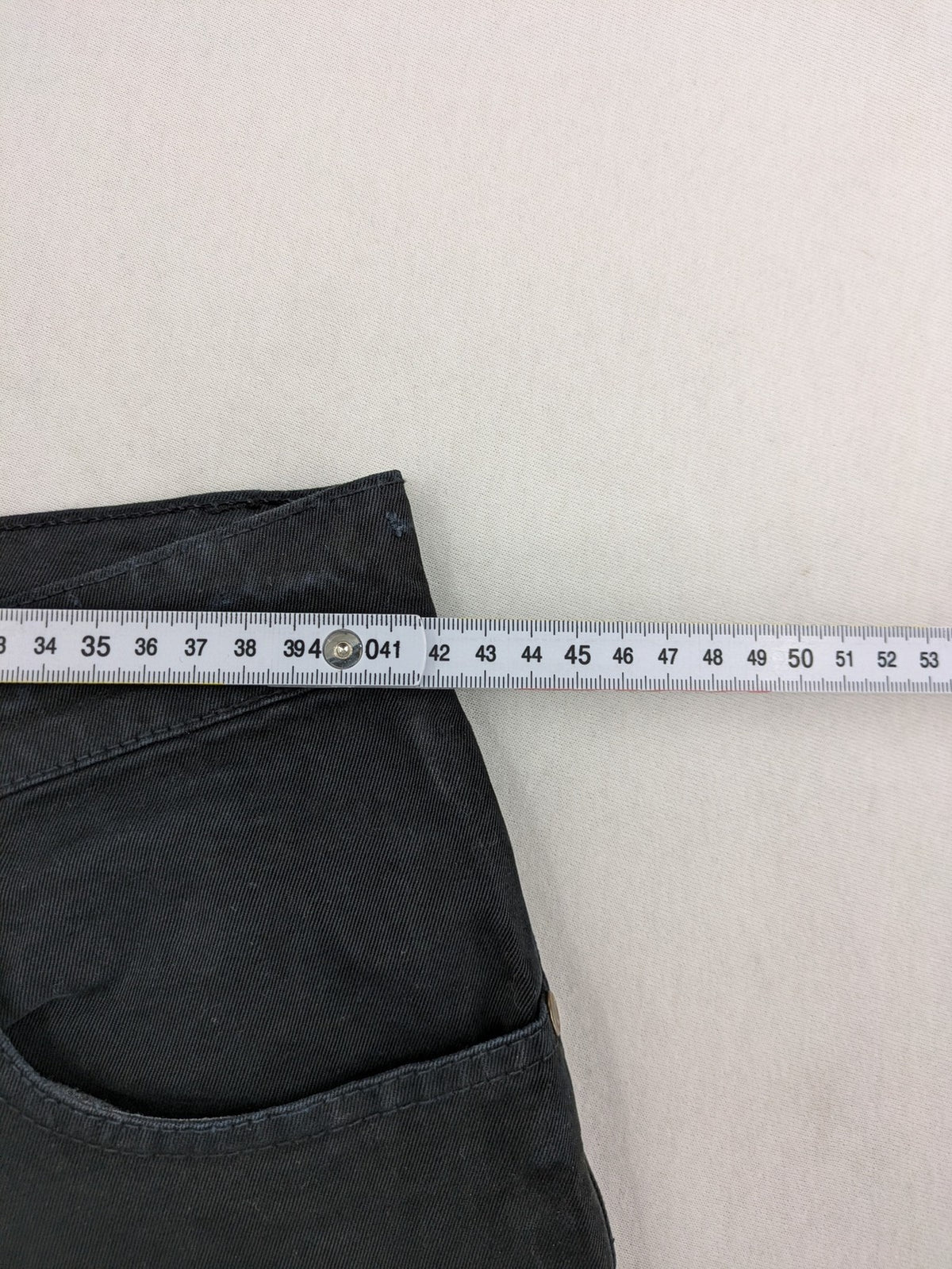 Fuel black straight jeans with 5-pocket design and branded leather patch.