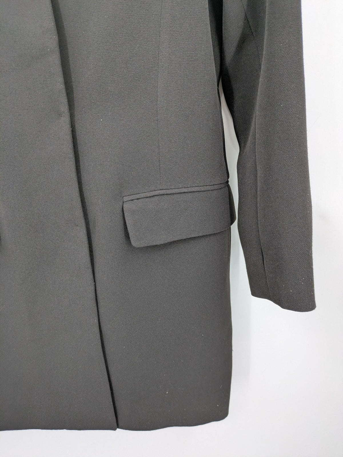 H&M pink long blazer kragenlos design with open front and two front pockets.