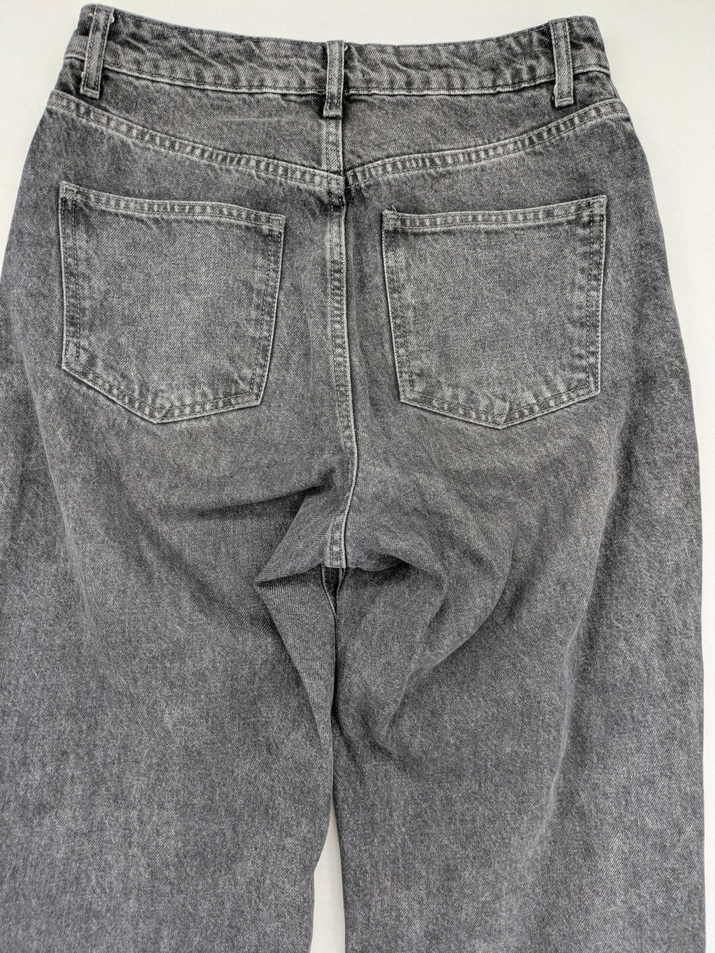 Zarina grey straight jeans high waist with classic 5-pocket design and washed denim texture.