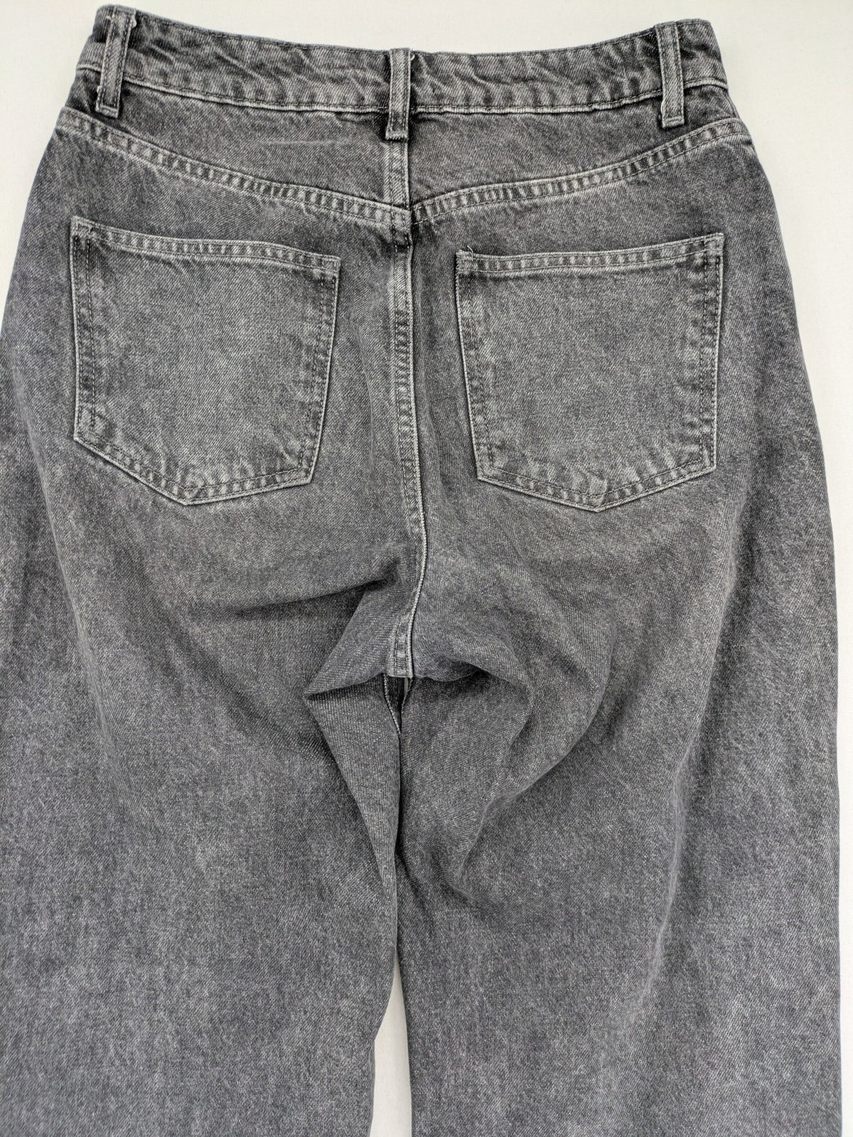 Zarina grey straight jeans high waist with classic 5-pocket design and washed denim texture.