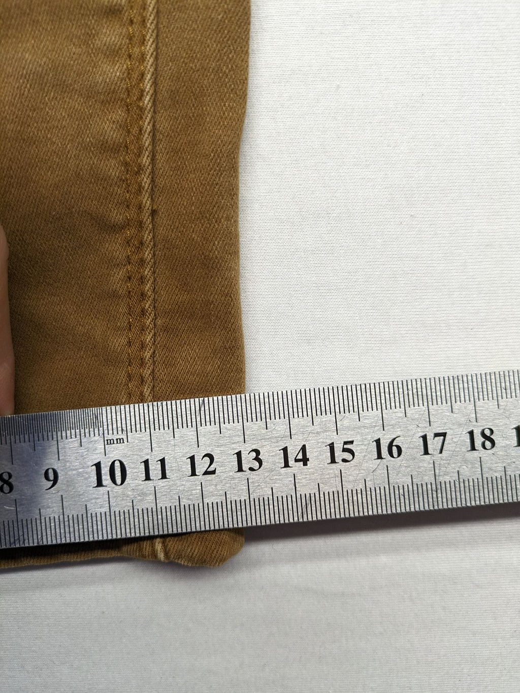 Pin Up khaki skinny jeans classic 5-pocket design with zipper and button closure