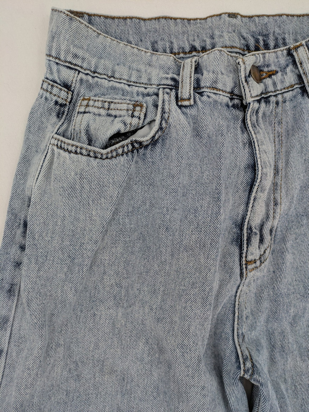 Damen straight jeans hellblau, High Waist, klassisches 5-Pocket-Design, entspannte Passform.