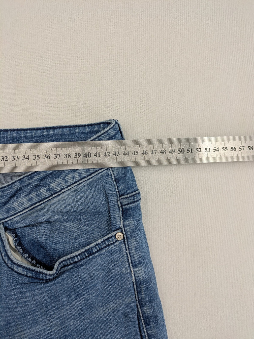 Comma blue skinny fit jeans with classic 5-pocket design and stretch denim material.
