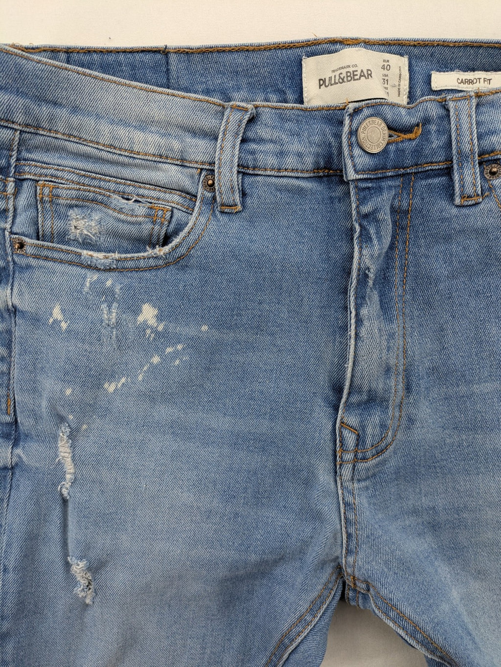 Pull&Bear blue carrot fit jeans with distressed knees and frayed hems.