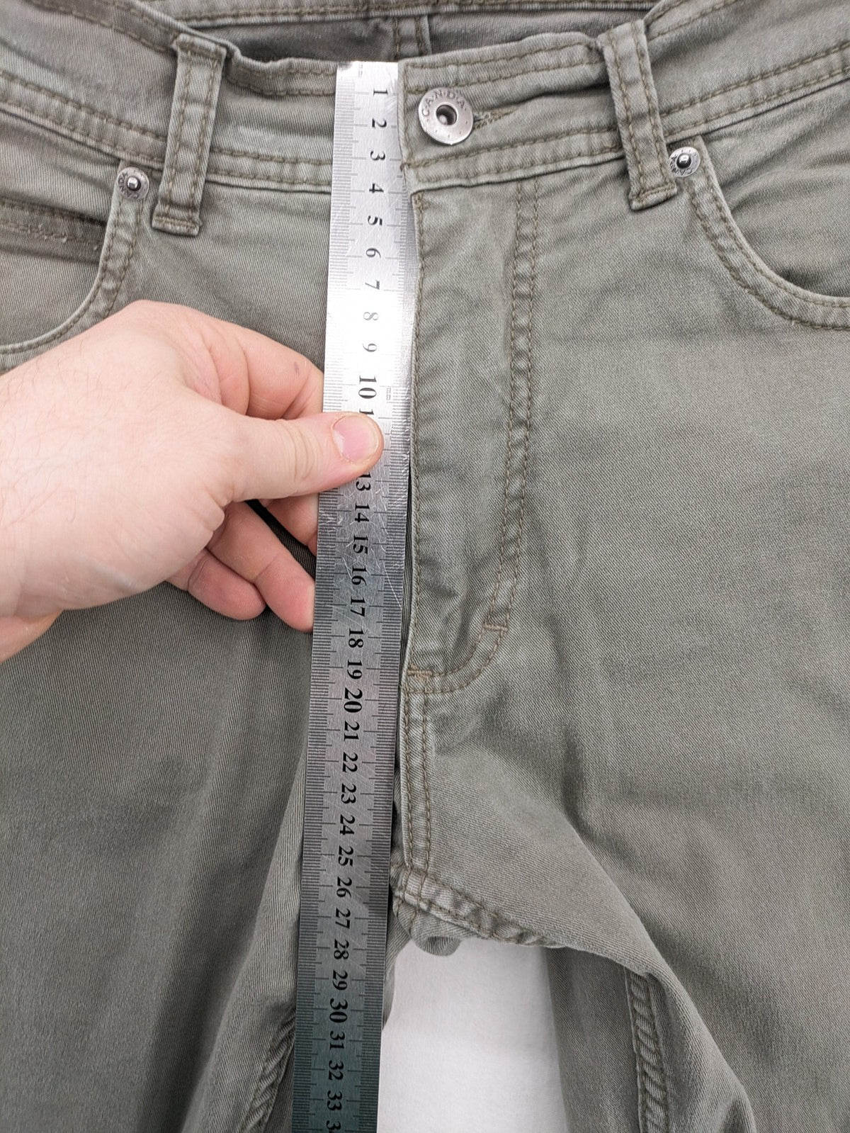 C&A pink chino pants classic 5-pocket style with zipper, made of stretch cotton.