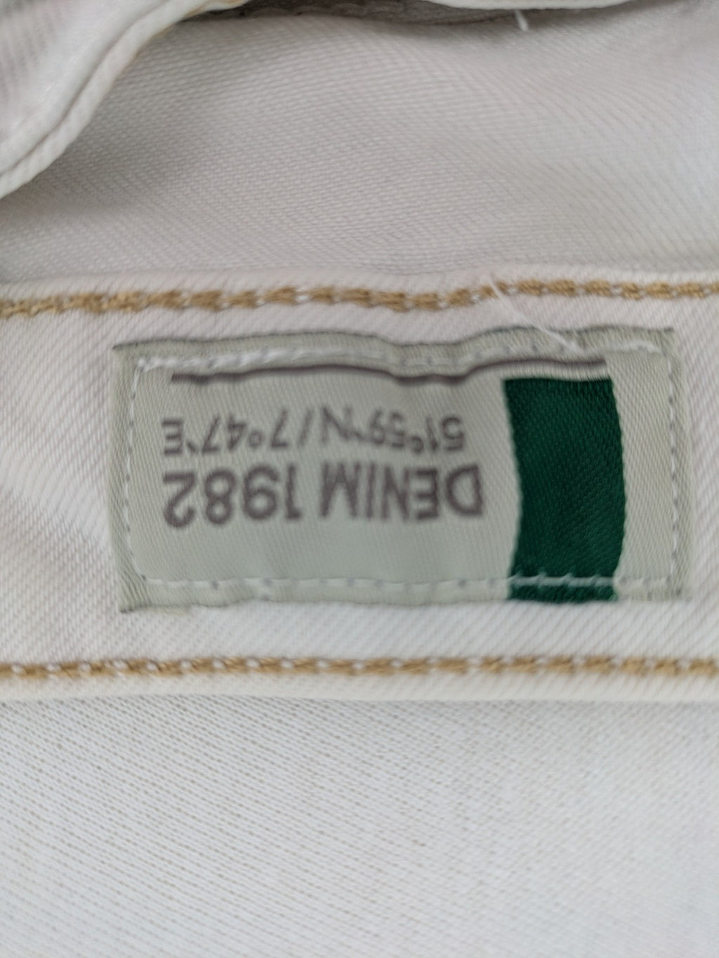 Denim 1982 white skinny jeans with distressed details and classic 5-pocket design.