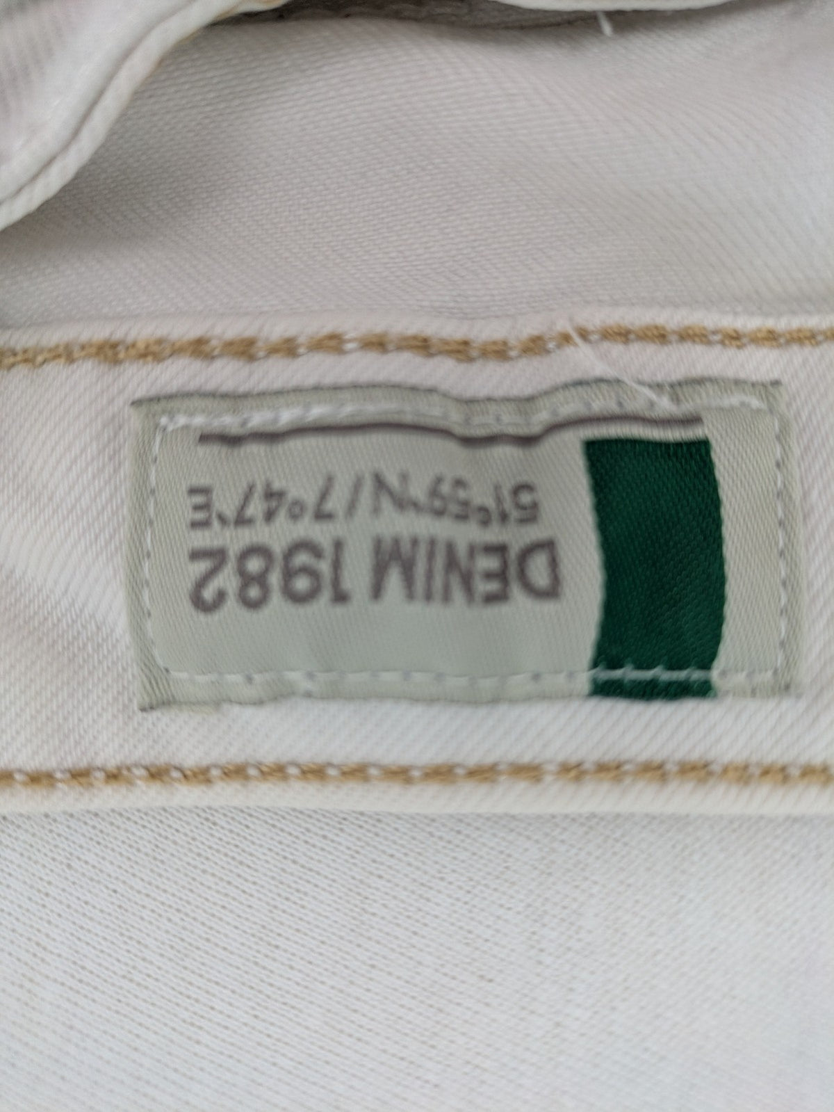 Denim 1982 white skinny jeans with distressed details and classic 5-pocket design.