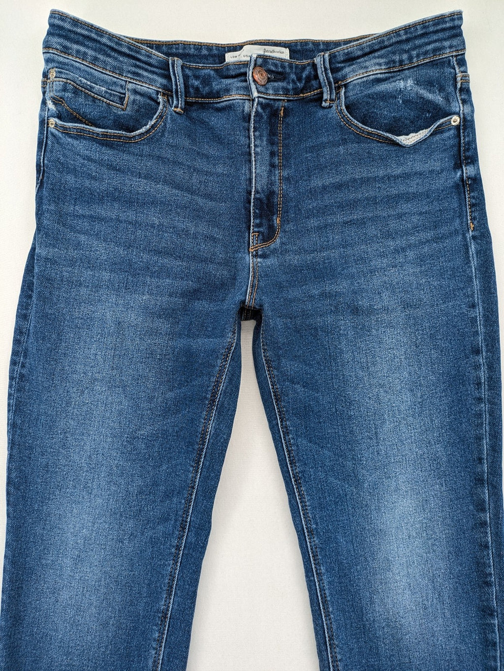 Stradivarius blue low waist skinny jeans with subtle fading and classic denim texture.