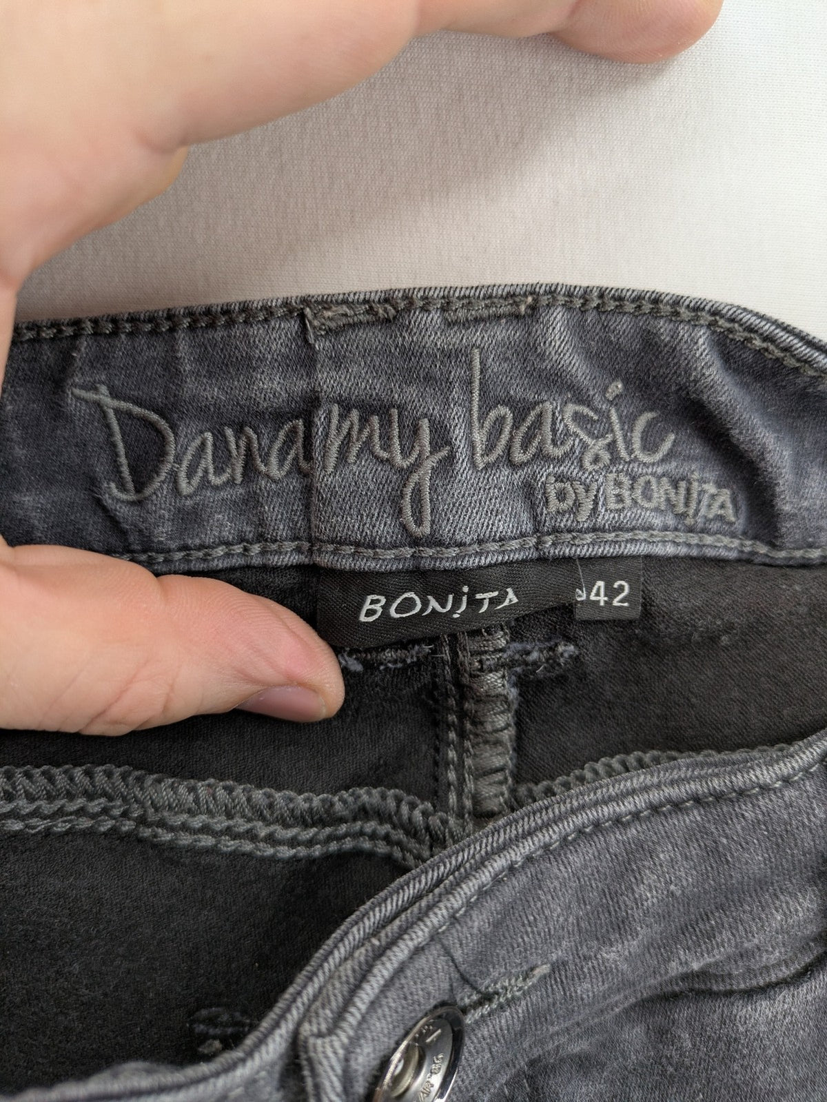 Bonita grey straight jeans 5-pocket style with stretch material and slim fit design.