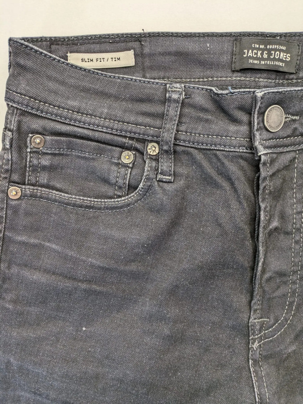 Jack & Jones grey slim fit jeans with classic 5-pocket style and button closure.