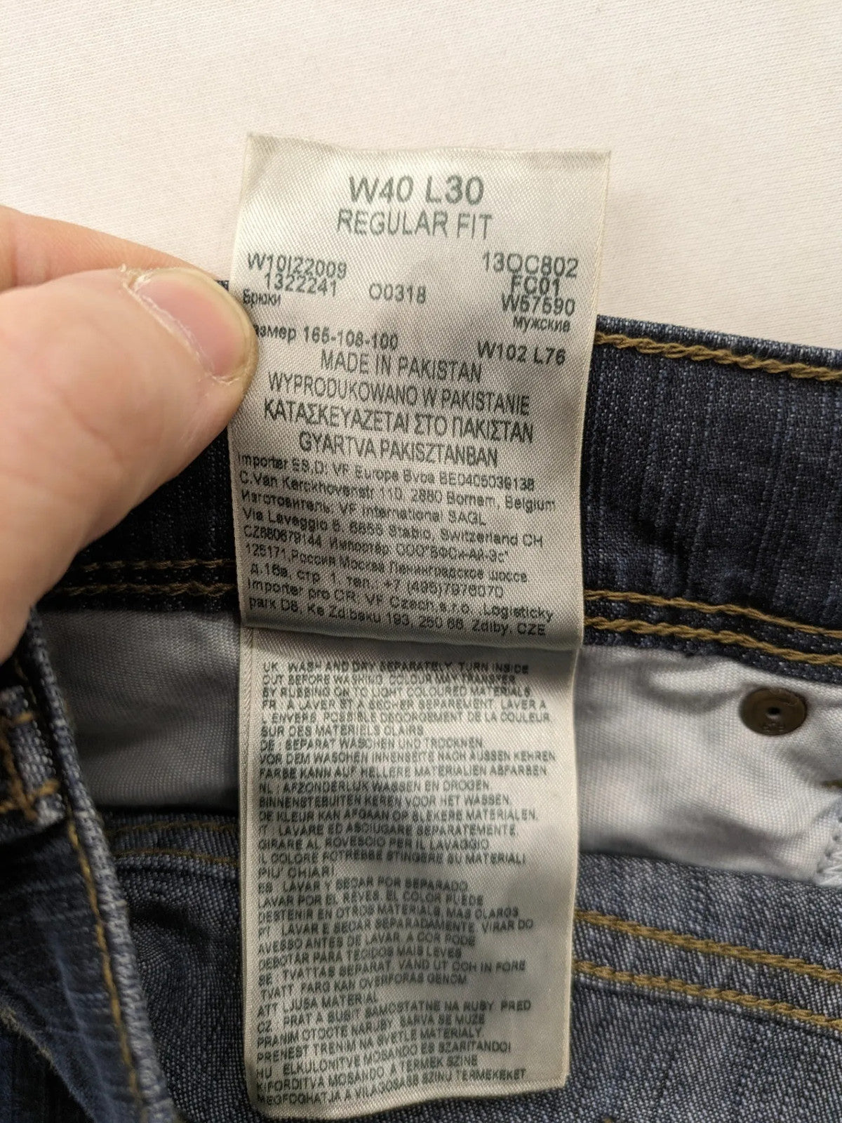 Wrangler straight jeans dark blue wash 5-pocket design with zipper, durable cotton blend.